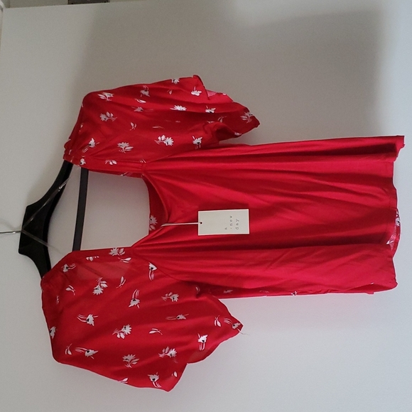 Red blouse - Picture 2 of 4